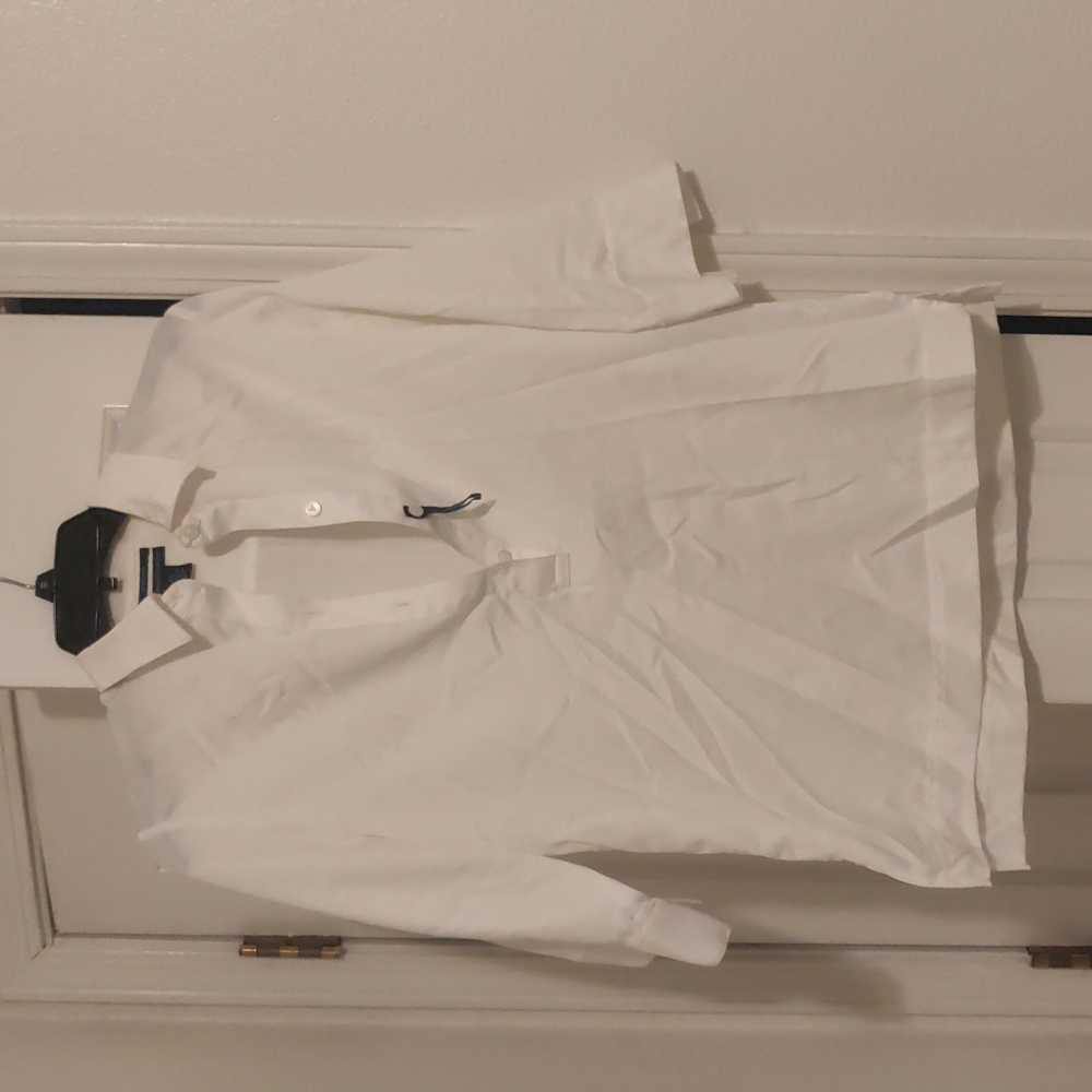 white 3/4 sleeve shirt